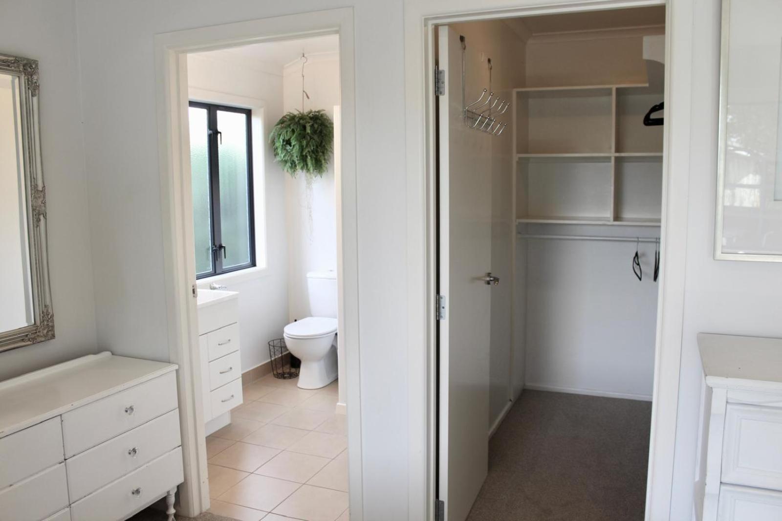 5-Min Walk To Village - Havelock North Holiday Home With Spa Pool Zewnętrze zdjęcie