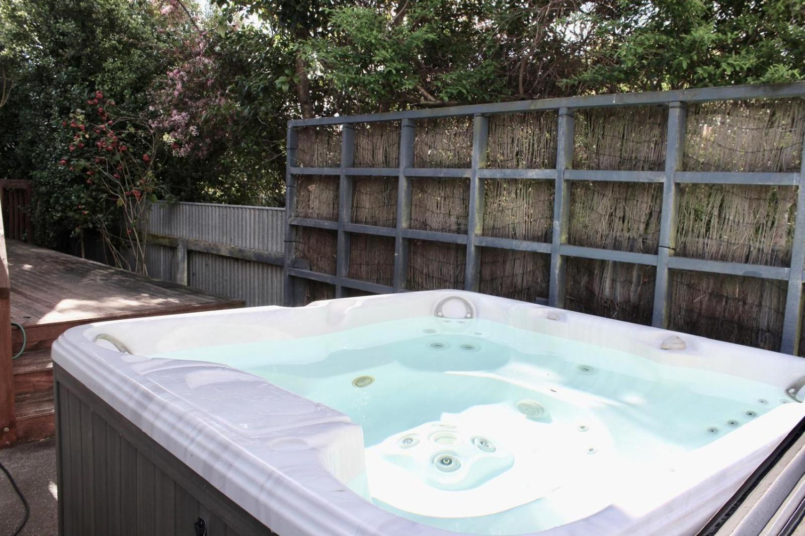 5-Min Walk To Village - Havelock North Holiday Home With Spa Pool Zewnętrze zdjęcie